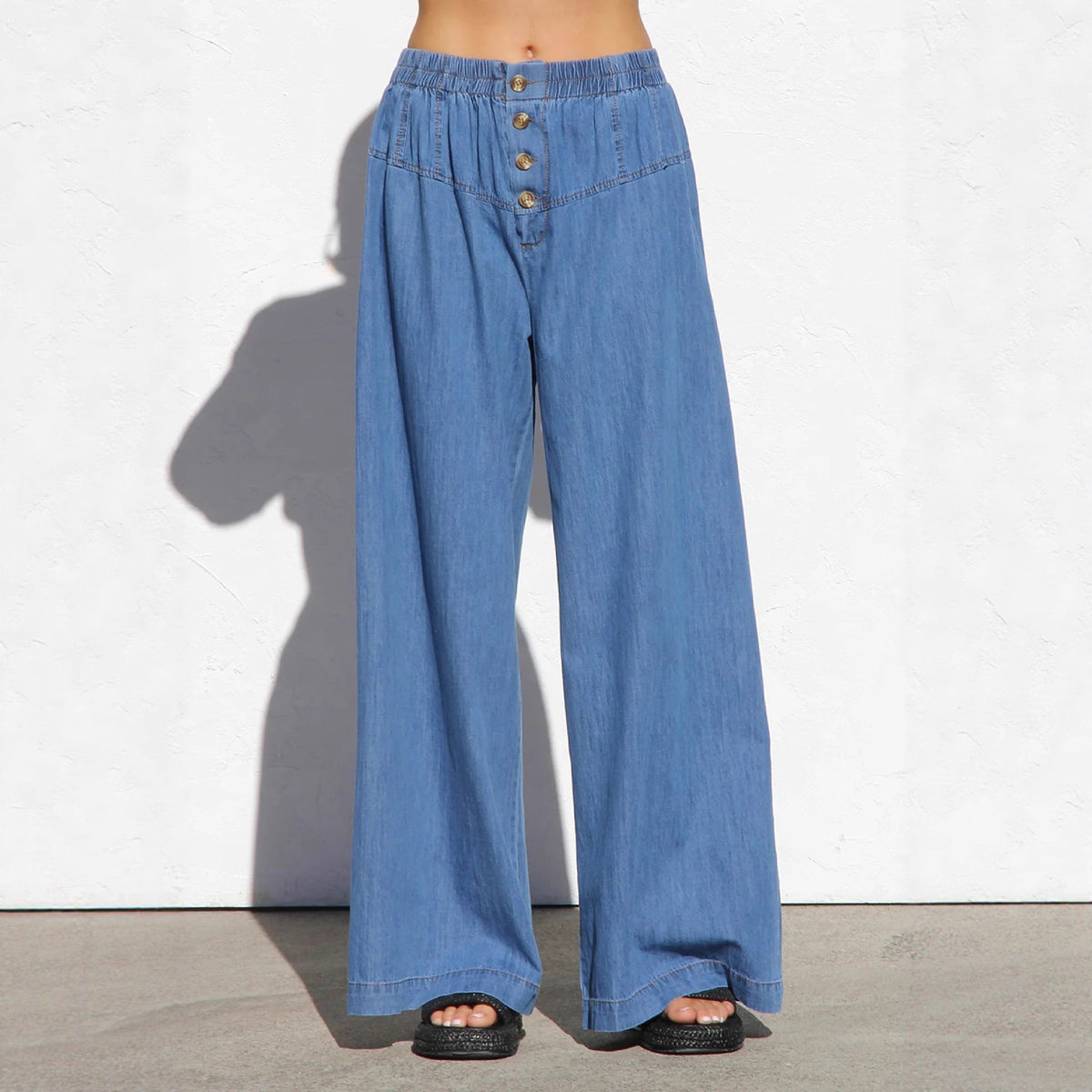 Women's Blue Wide-Leg High-Waist Jeans with Gold Buttons in Blue