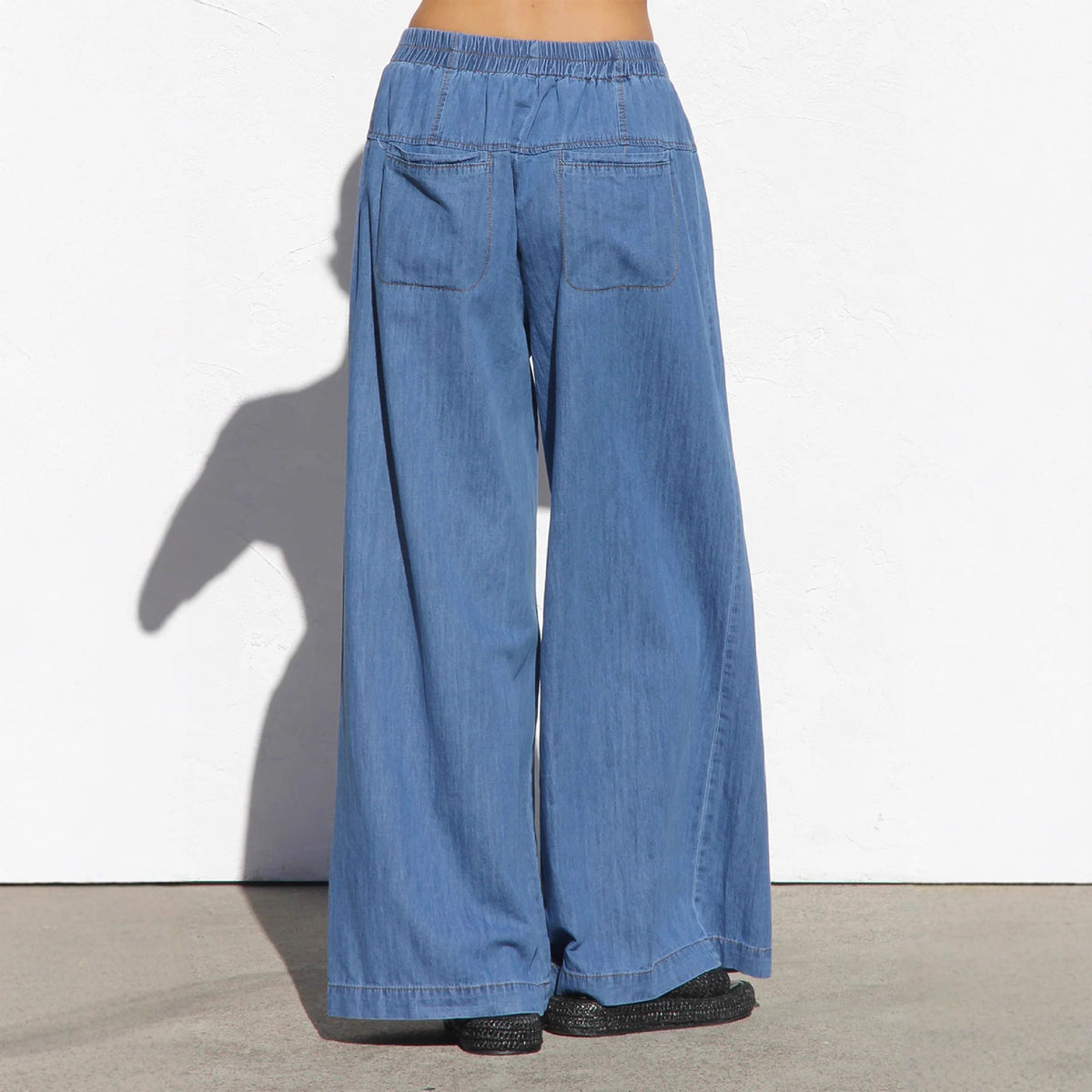 Women's Blue Wide-Leg High-Waist Jeans with Gold Buttons in Blue