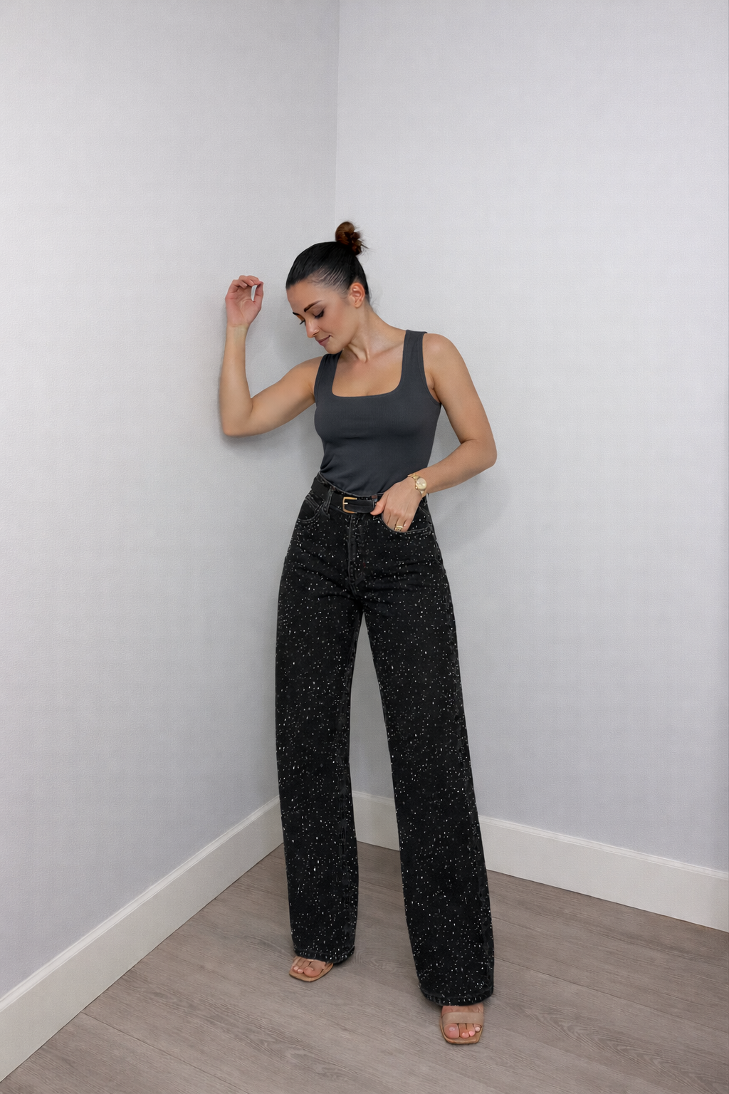 Women's High-Waisted Wide-Leg Jeans with Sparkling Embellishments in Black