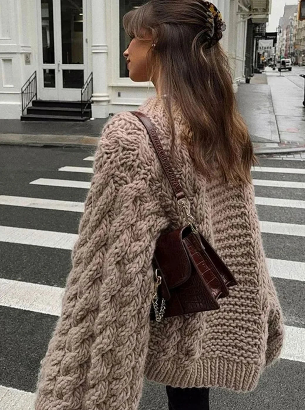 Women’s Oversized Cable-Knit Crewneck Sweater Chunky Texture 1