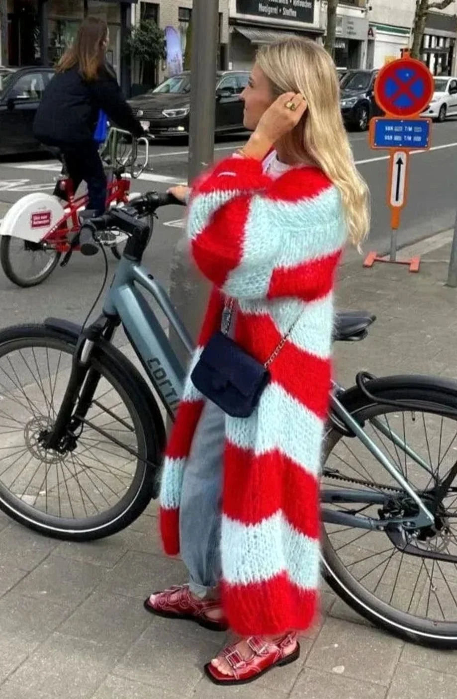 Women’s Oversized Long Cardigan with Bold Striped Pattern 2