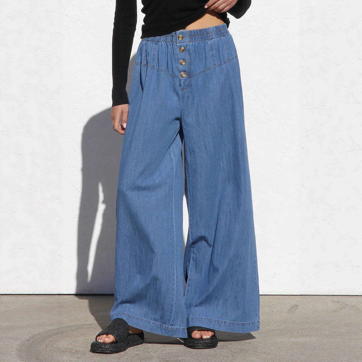 Women's Blue Wide-Leg High-Waist Jeans with Gold Buttons in Blue