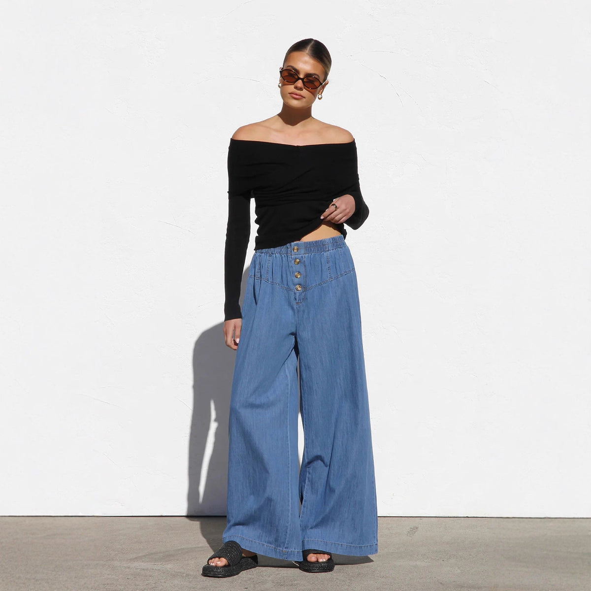 Women's Blue Wide-Leg High-Waist Jeans with Gold Buttons in Blue