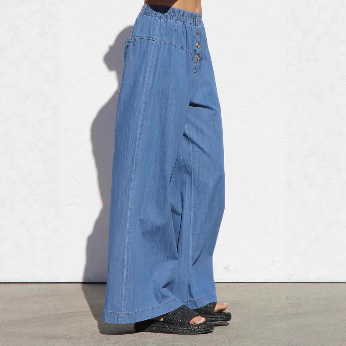 Women's Blue Wide-Leg High-Waist Jeans with Gold Buttons in Blue