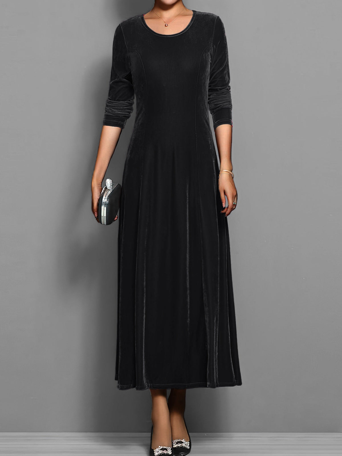 Women's Flared Maxi Dress with Round Neck and Gathered Sleeves in Black