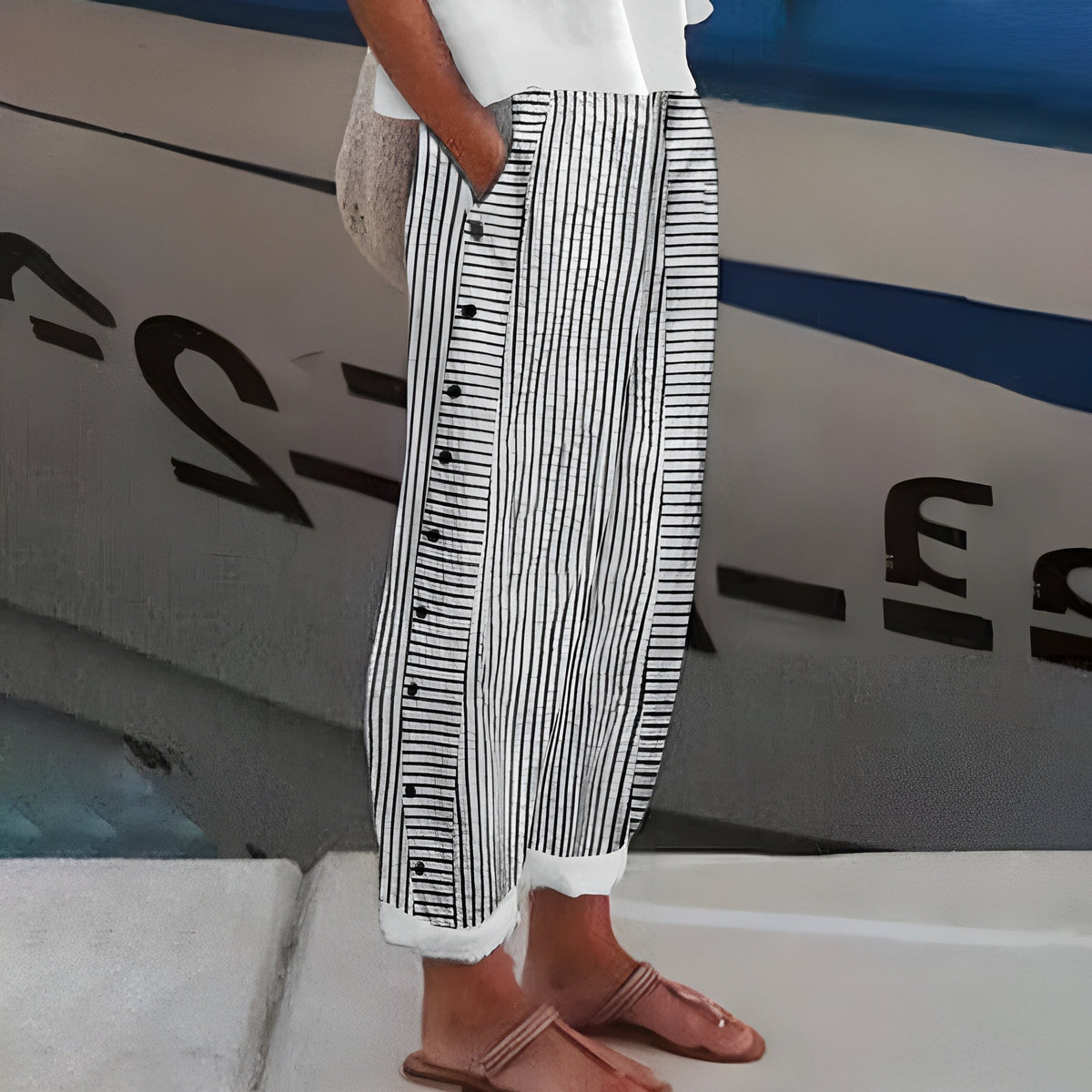 Women's Striped 7/8 Trousers with Wide Leg and Front Buttons in Black
