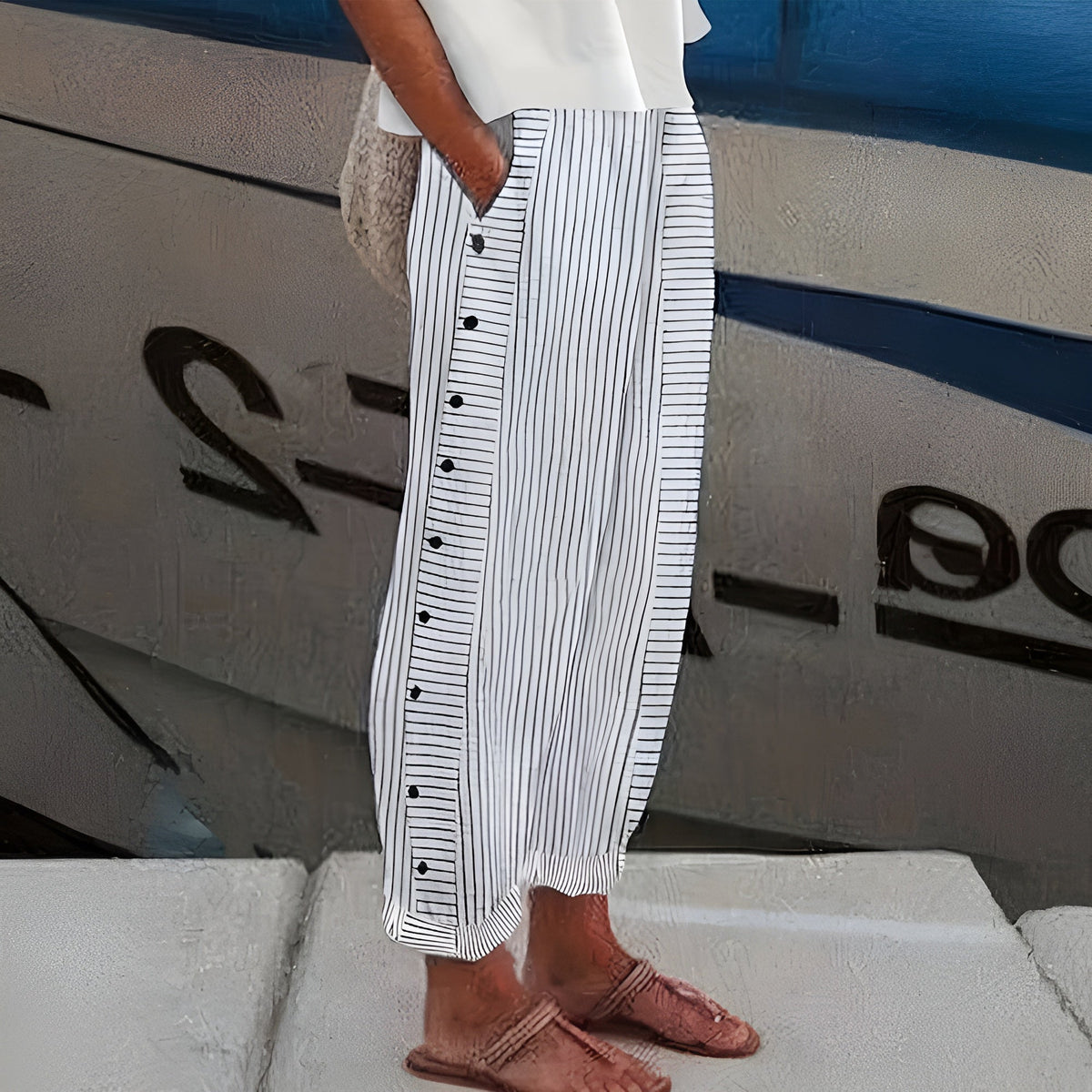 Women's Striped 7/8 Trousers with Wide Leg and Front Buttons in Grey