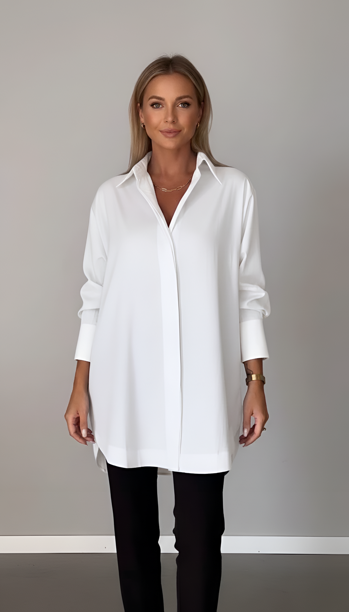 Women's Loose-Fit Shirt with Elongated Rounded Back in White