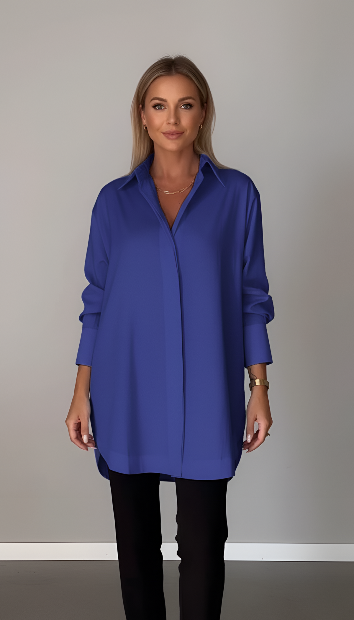 Women's Loose-Fit Shirt with Elongated Rounded Back in Navy
