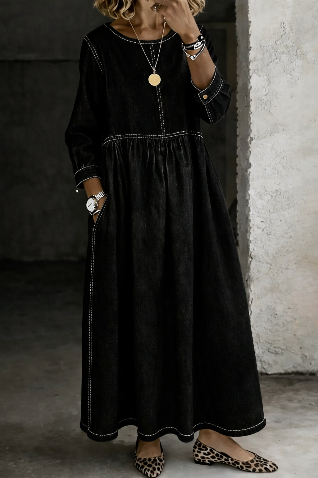 Women's Maxi Dress with Round Neck and Gathered Skirt in Black