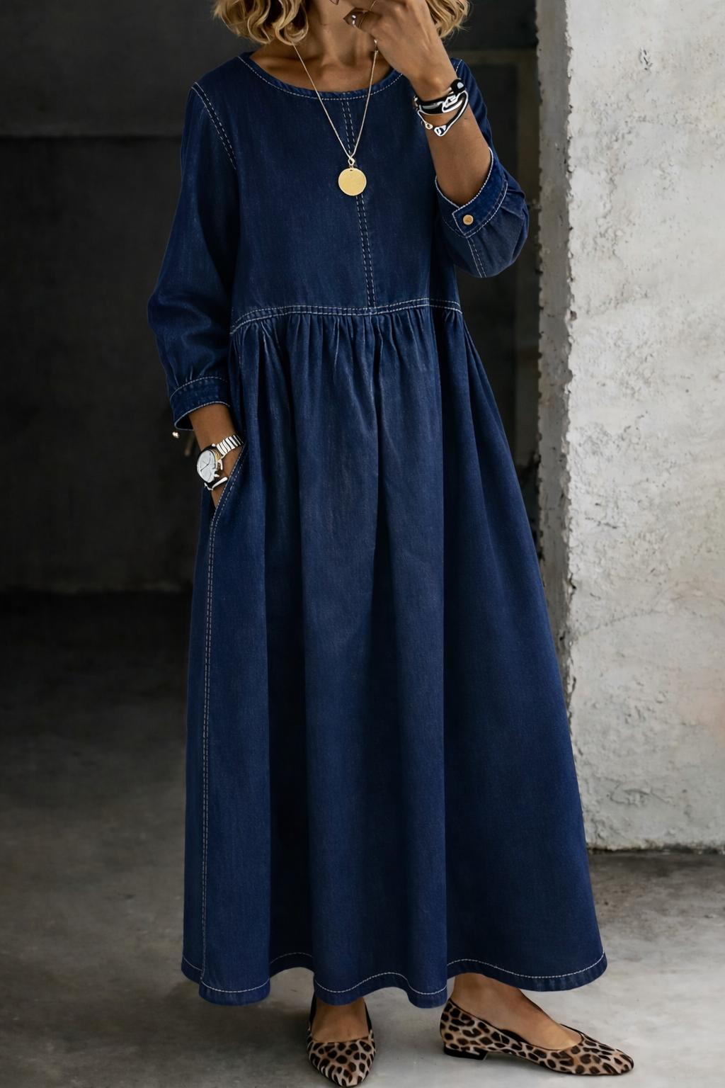 Women's Maxi Dress with Round Neck and Gathered Skirt in Navy